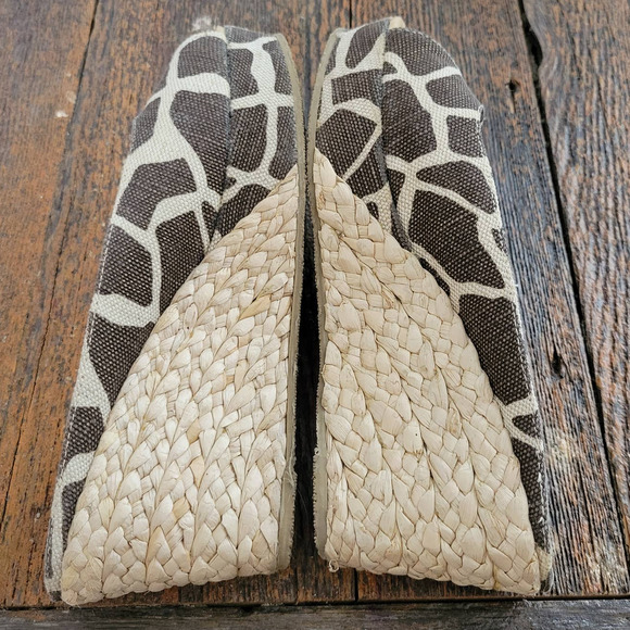 CL by Chinese Laundry 'Date Night' Giraffe Print Peep Toe Wedge - Picture 6 of 8